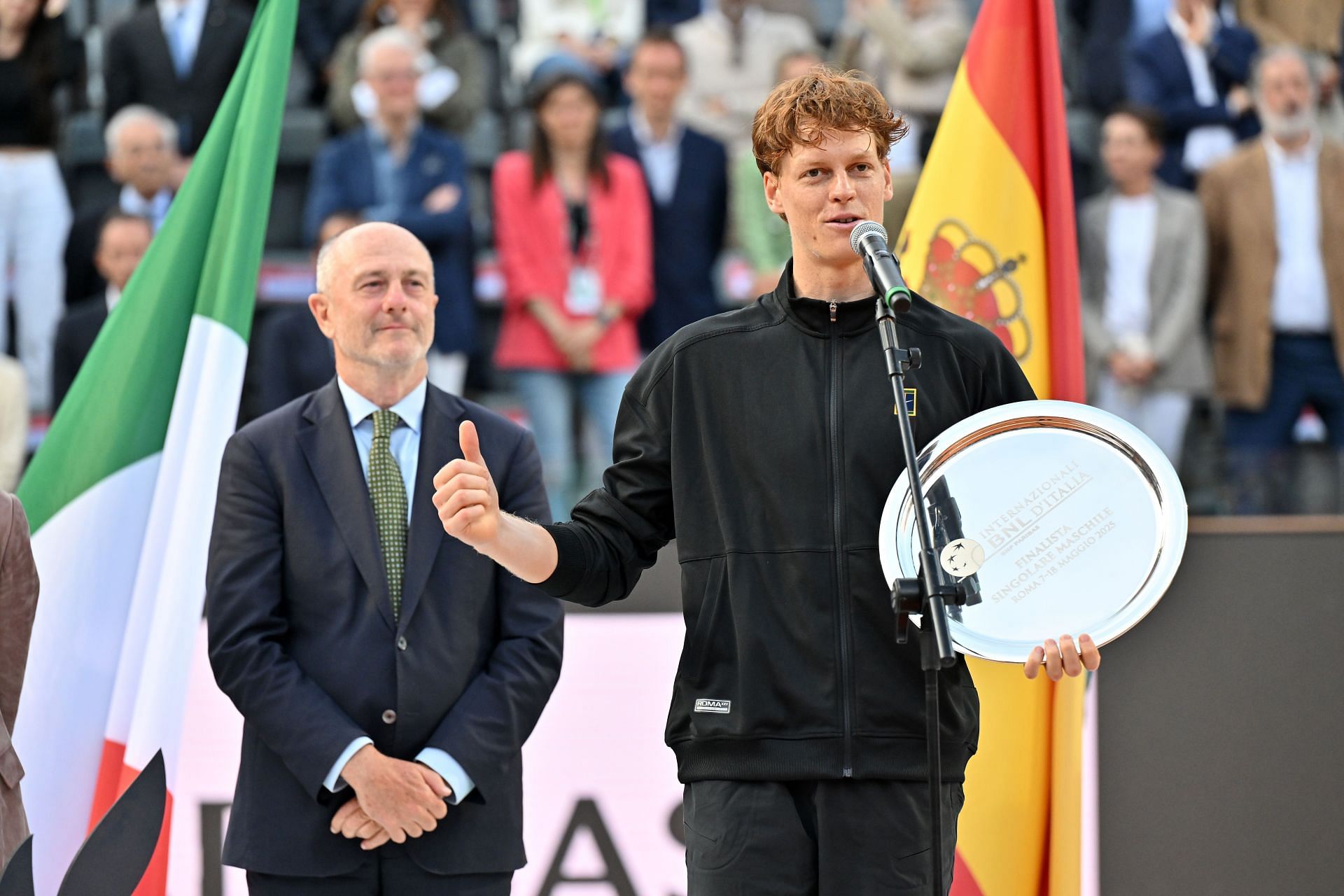 Jannik Sinner delivers his runner-up speech after losing the men's singles final of the 2025 Italian Open (Source: Getty)